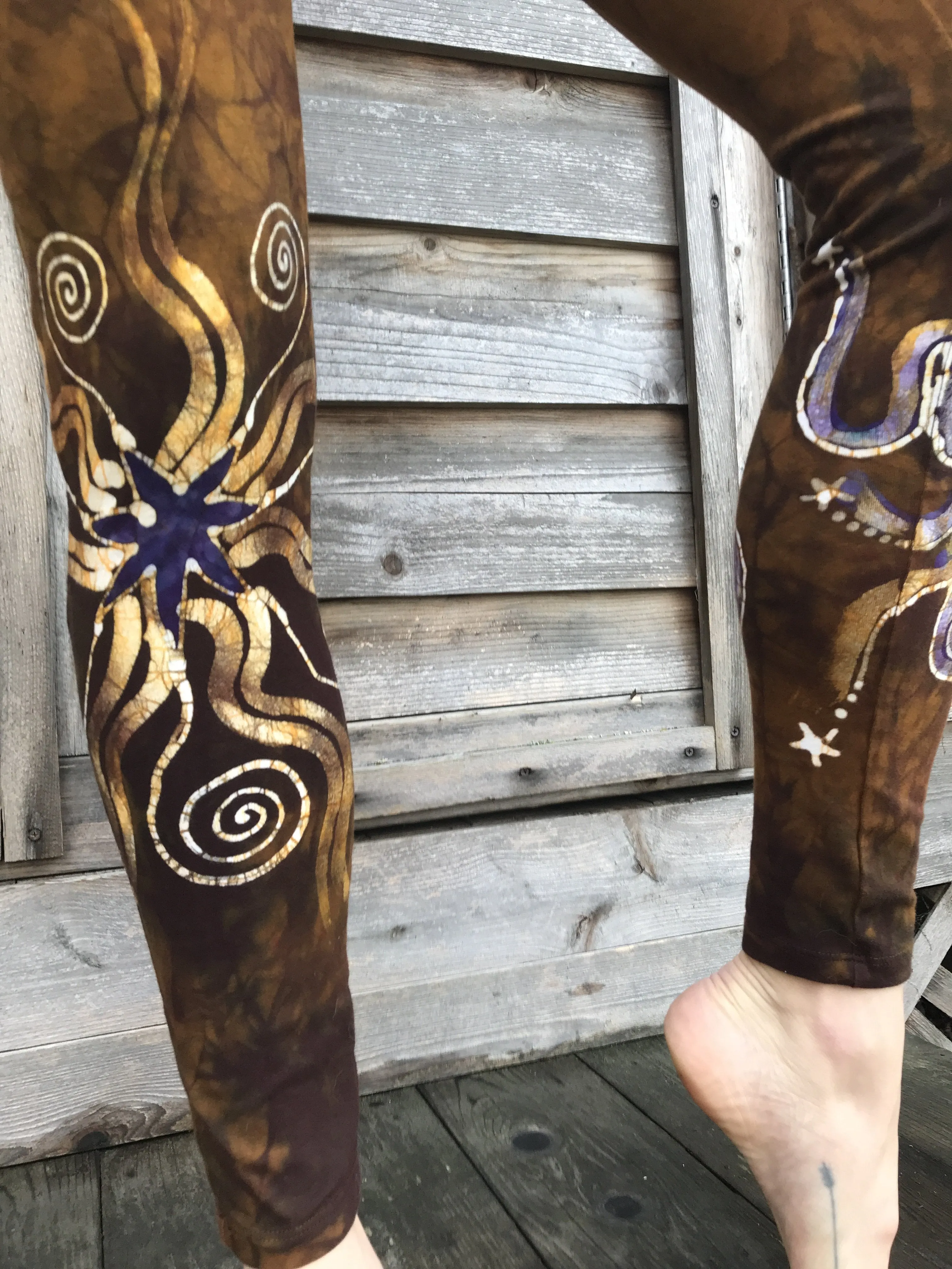 Dark Gold and Purple Sun Stars Batikwalla Leggings