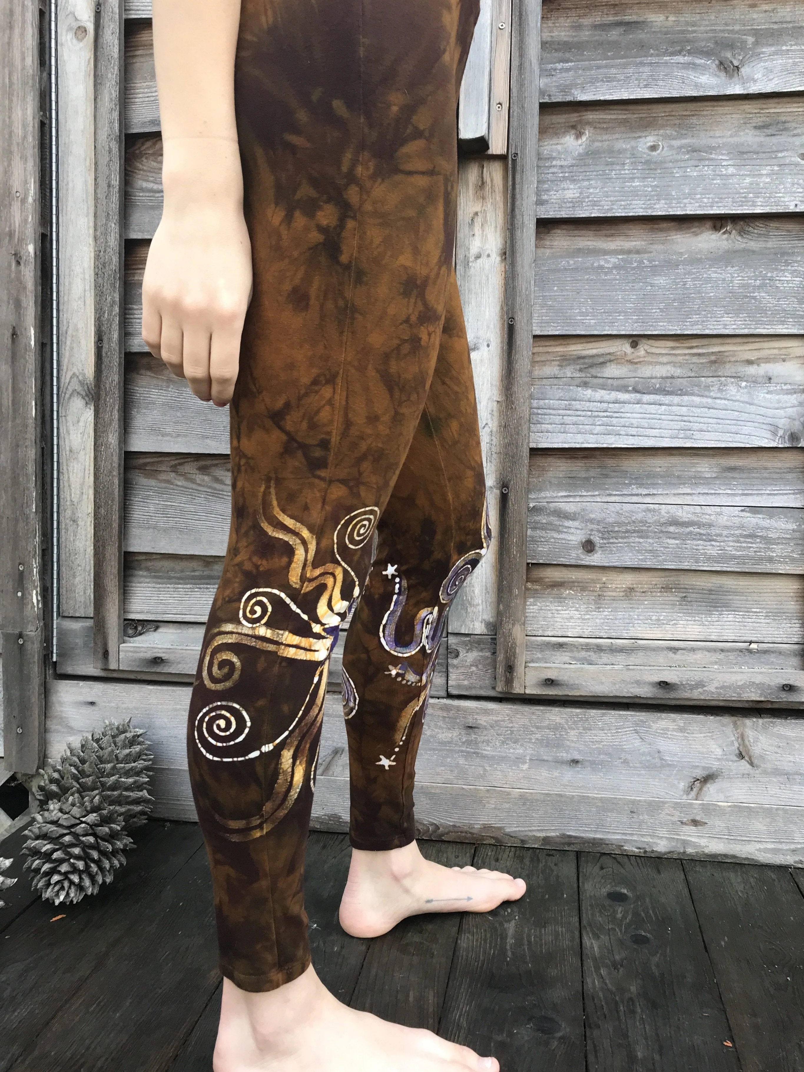 Dark Gold and Purple Sun Stars Batikwalla Leggings